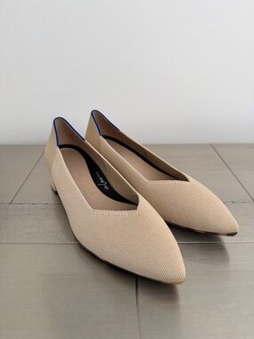 NWOT Rothy's Beige Pointed-Toe Heels with Blue Trim